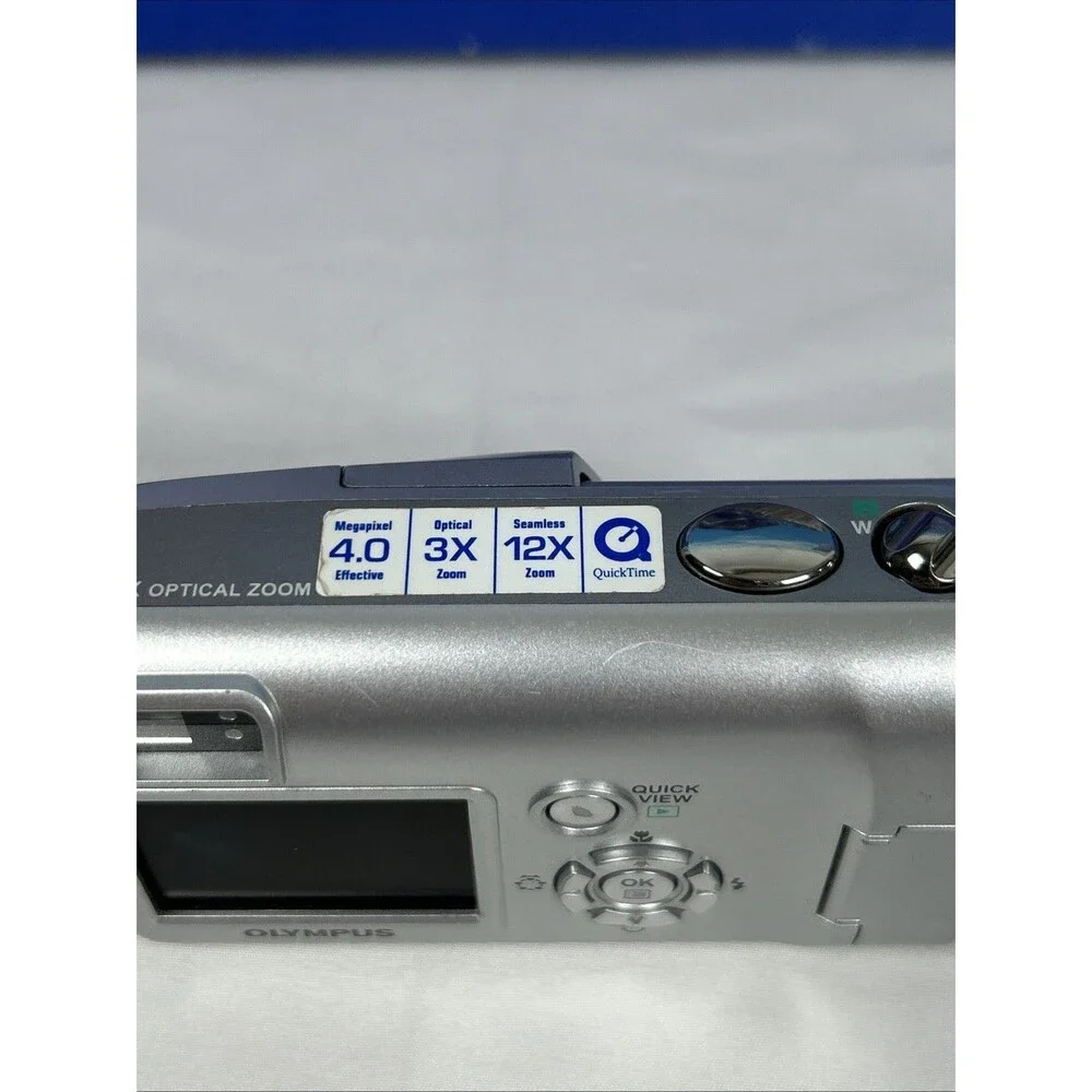 Olympus Camedia D-580 Silver Zoom 4.0MP Digital Camera w/ Memory Card WORKING